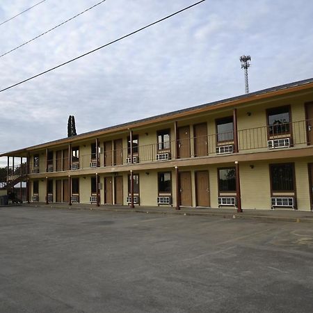 Coachway Inn Luling Exterior photo