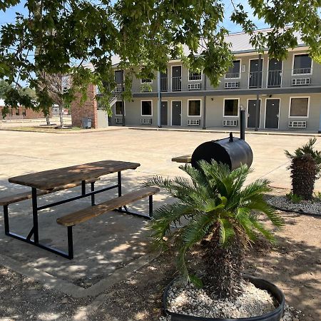 Coachway Inn Luling Exterior photo